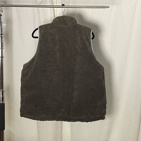 Carhartt warm, water resistant reversible vest in great condition - Picture 5 of 5